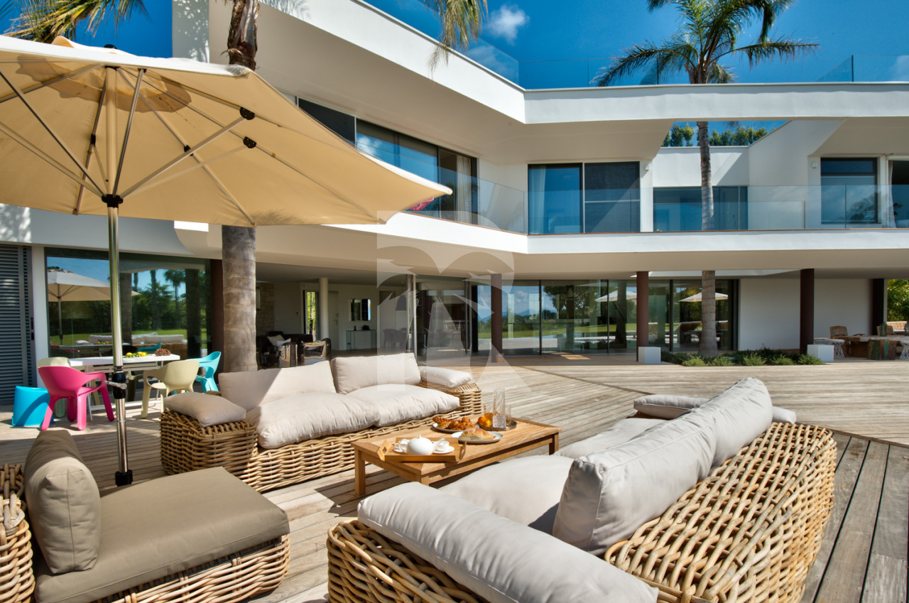 villa in Cap d'Antibes : Rent this contemporary villa with a wonderful sea view on the Cap d'Antibes walking distance to the 'Hotel du Cap'. - Photo 0