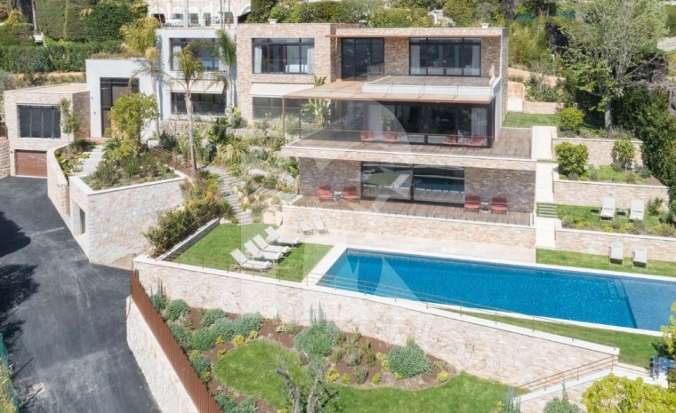 villa in Mougins : Rent gorgeous 5 bedroom villa in the hills of Mougins with a breathtaking seaview - Photo 4