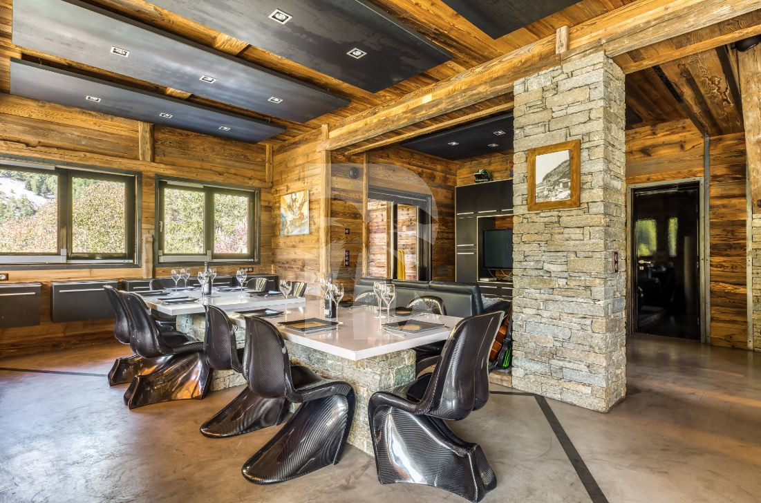 villa in Tignes : Rent this incredible contemporary chalet in Tignes Brevières  with 7 ensuite bedrooms. - Photo 2