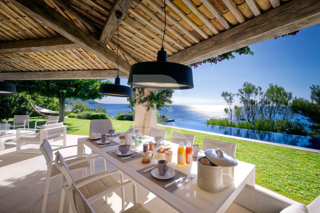 villa in Ramatuelle : Rent this waterfront villa in a private gated domain. - Photo 11