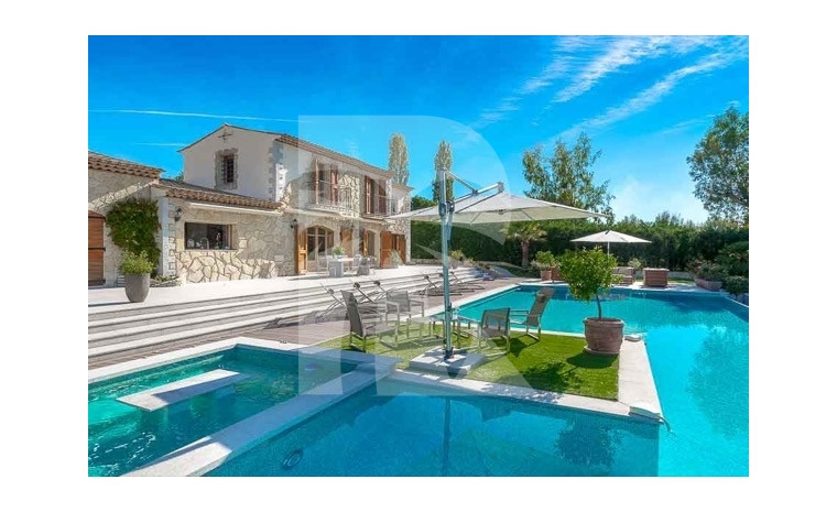 villa in Châteauneuf-Grasse : Rent wonderful newly renovated villa with private tennis court - Photo 1