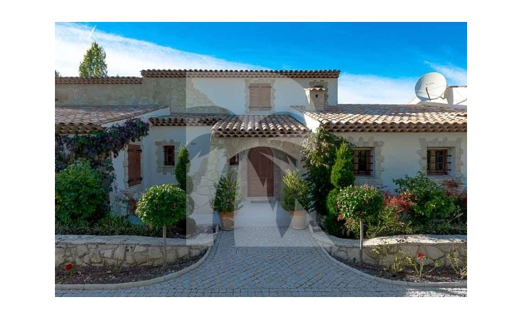 villa in Châteauneuf-Grasse : Rent wonderful newly renovated villa with private tennis court - Photo 11
