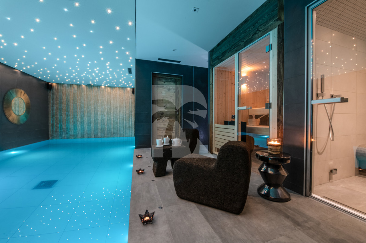 villa in Courchevel : Rent this brand new chalet in Courchevel 1850 close to the slopes, with a lovely spa. - Photo 0