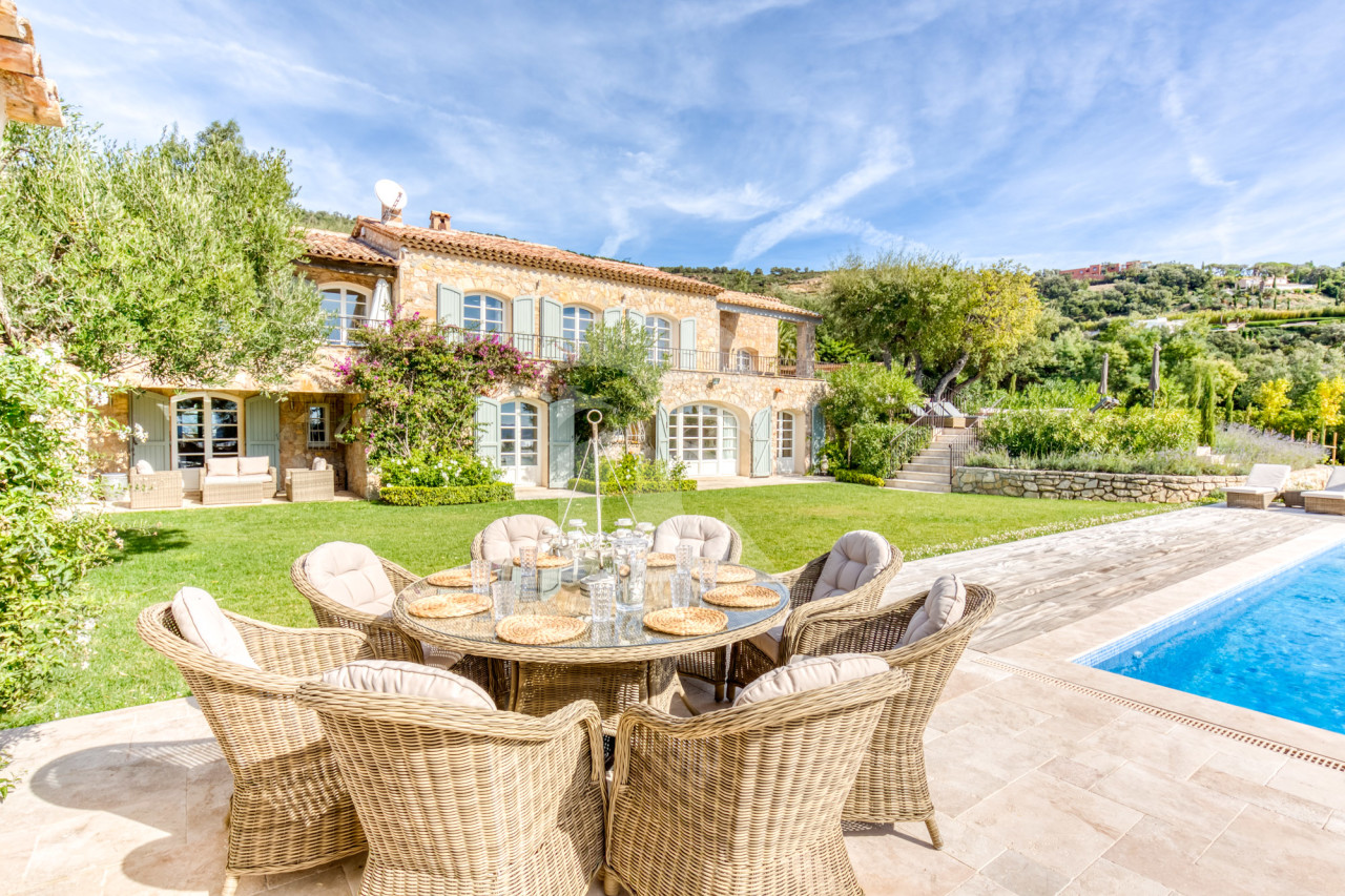 villa in Grimaud : Rent wonderful villa in a prestigious domaine in Grimaud - Photo 0