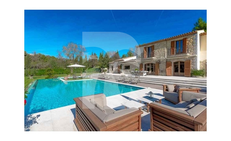 villa in Châteauneuf-Grasse : Rent wonderful newly renovated villa with private tennis court - Photo 0