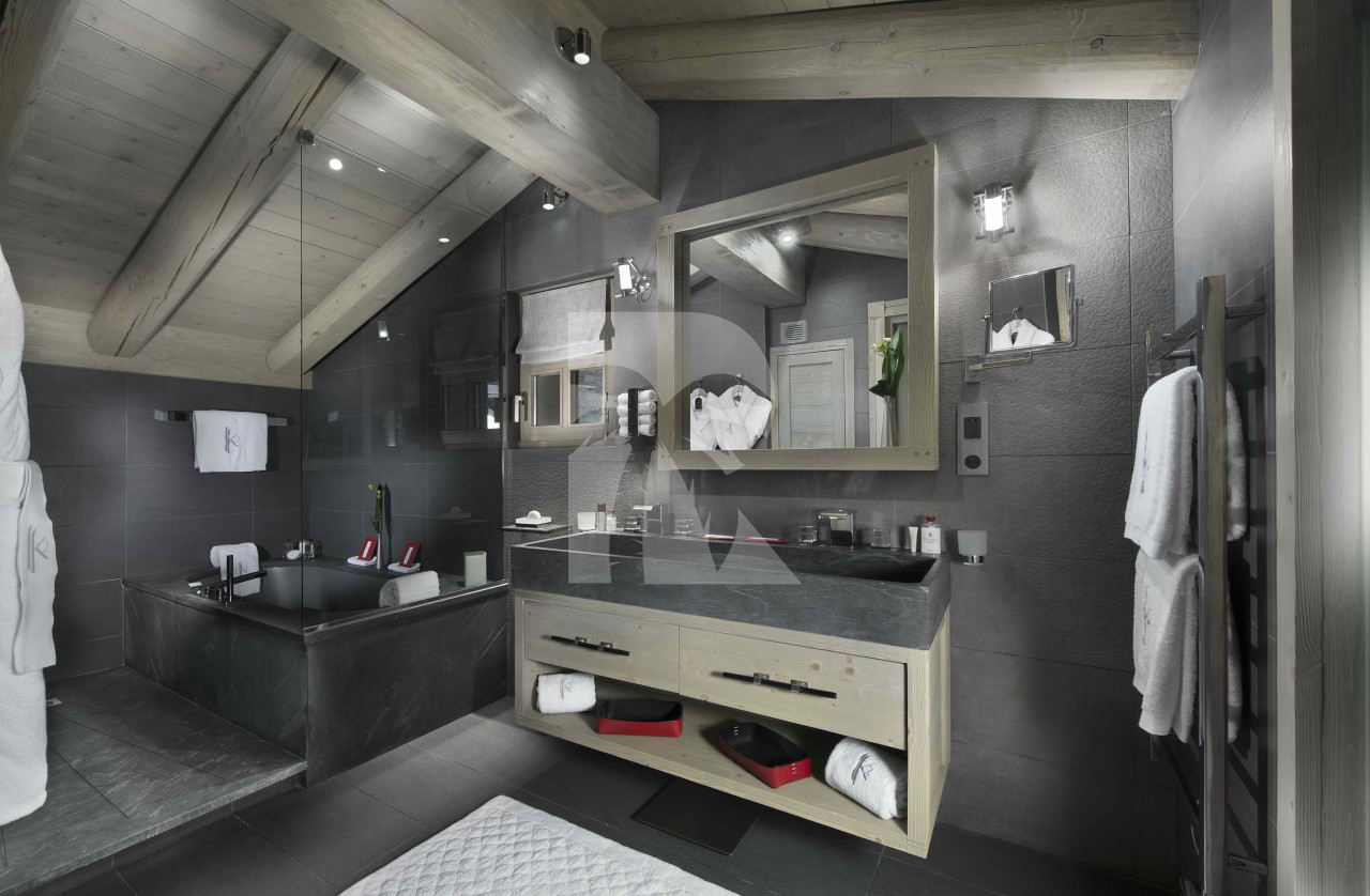 villa in Saint-Bon-Tarentaise : Rent this wonderful luxurious 5 ensuite bedrooms chalet with a direct access to the slopes. - Photo 12