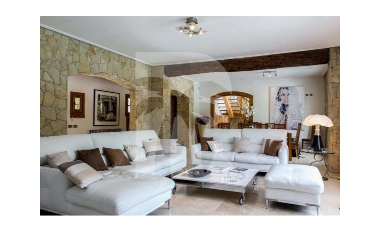 villa in Châteauneuf-Grasse : Rent wonderful newly renovated villa with private tennis court - Photo 2