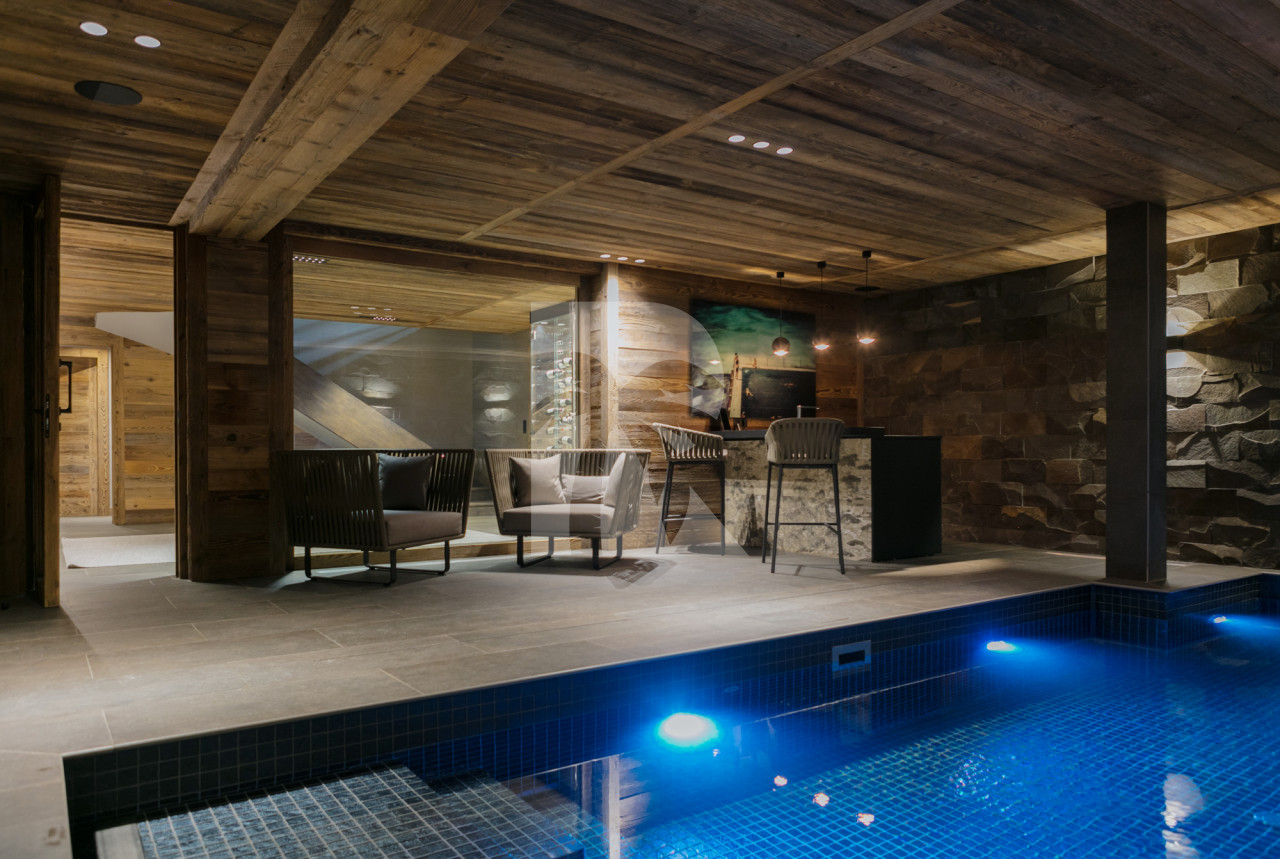 villa in Megève : Rent this fully staffed chalet over looking the stunning Mont d'Arbois in the heart of Megeve. - Photo 0