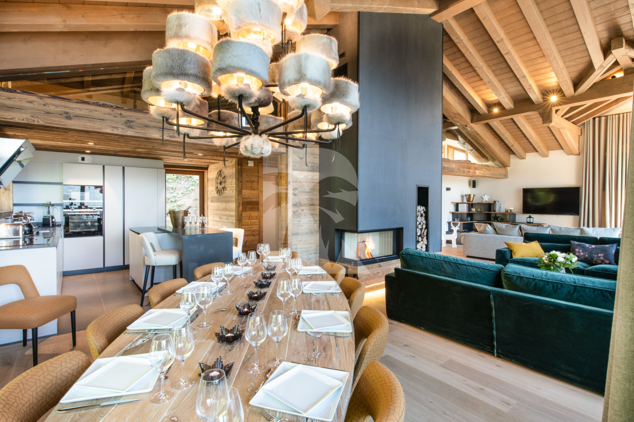 villa in Courchevel : Rent this brand new chalet in Courchevel 1850 close to the slopes, with a lovely spa. - Photo 2