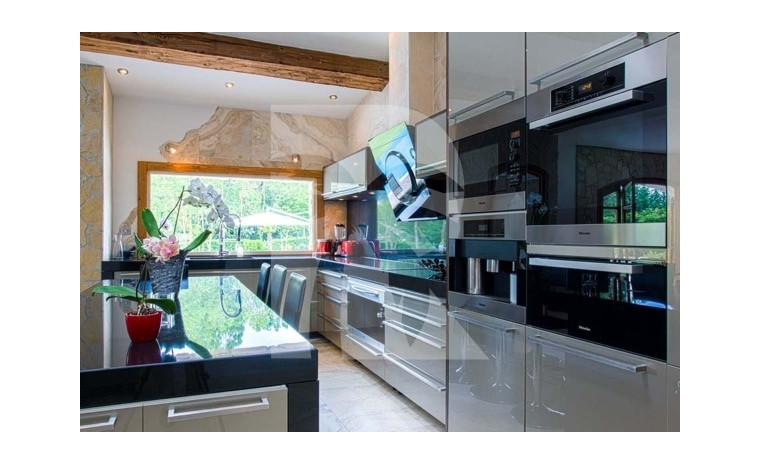 villa in Châteauneuf-Grasse : Rent wonderful newly renovated villa with private tennis court - Photo 3