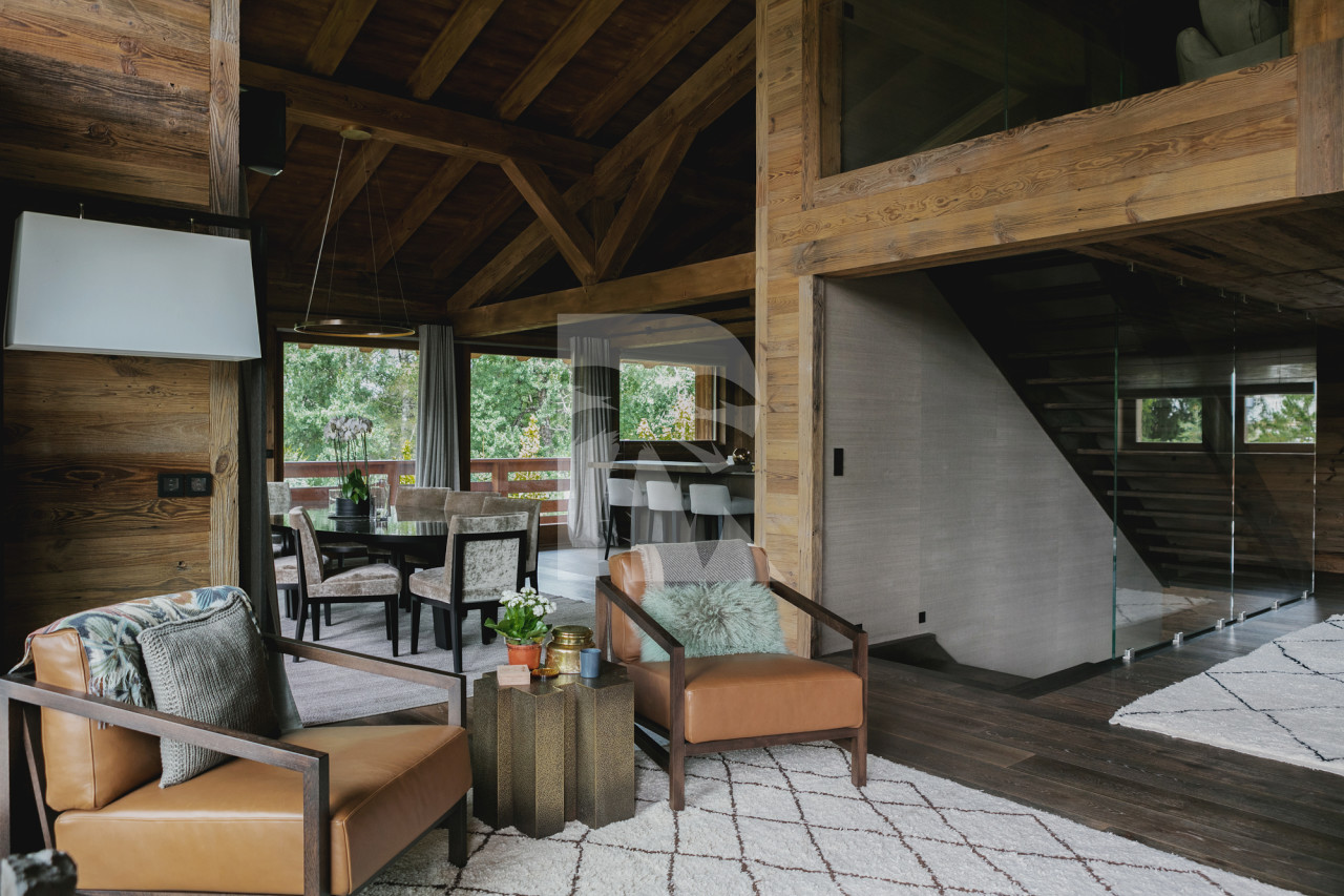 villa in Megève : Rent this fully staffed chalet over looking the stunning Mont d'Arbois in the heart of Megeve. - Photo 2