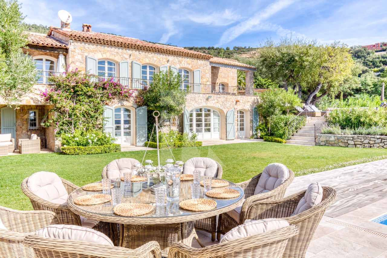 villa in Grimaud : Rent wonderful villa in a prestigious domaine in Grimaud - Photo 1