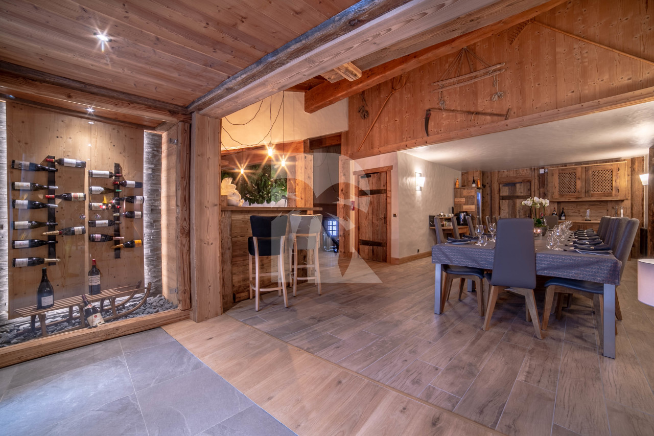 villa in Méribel : Rent this 800 sqm chalet located in Méribel, with a swimming. pool and 8 ensuite bathrooms. - Photo 6