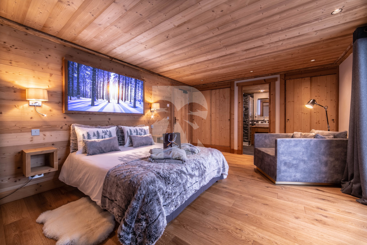villa in Méribel : Rent this 800 sqm chalet located in Méribel, with a swimming. pool and 8 ensuite bathrooms. - Photo 8