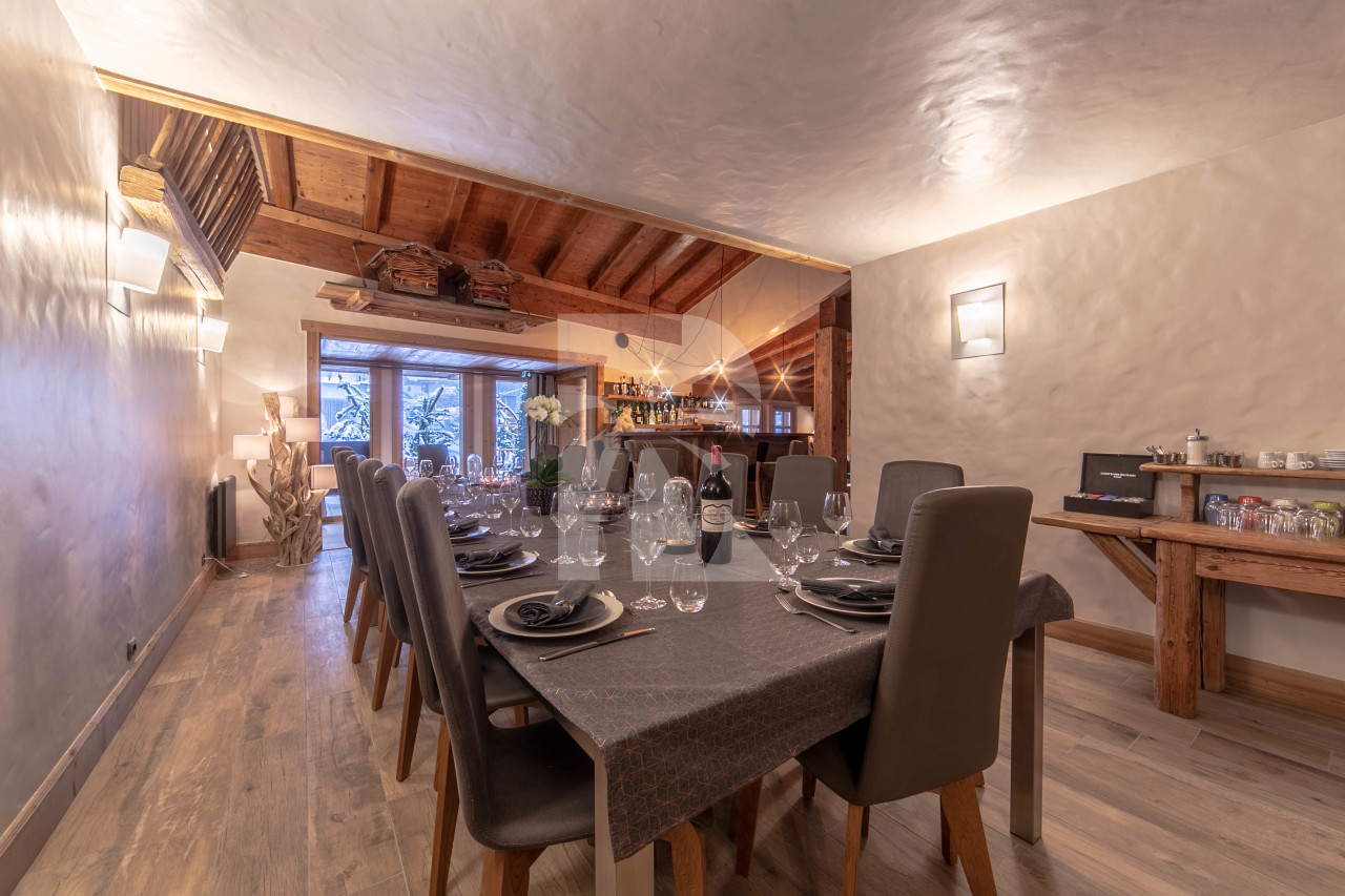 villa in Méribel : Rent this 800 sqm chalet located in Méribel, with a swimming. pool and 8 ensuite bathrooms. - Photo 5