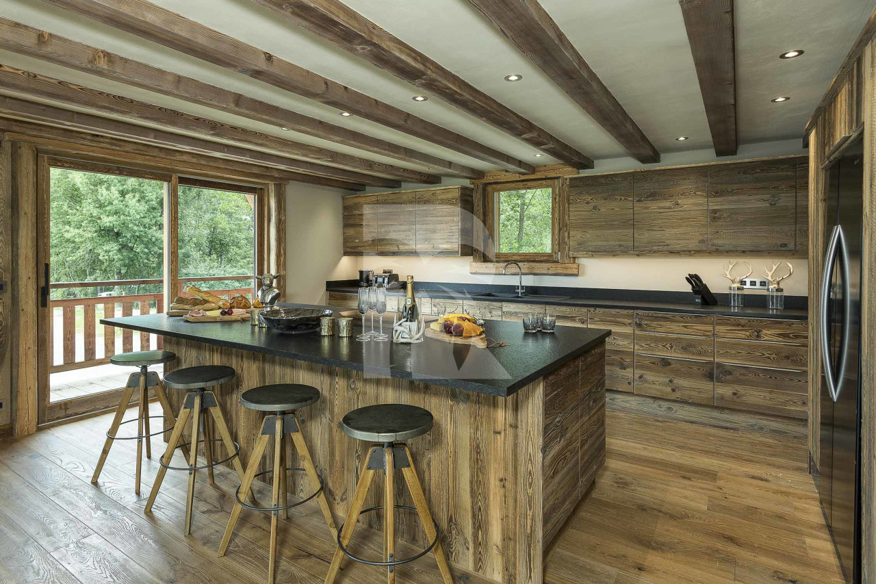 villa in Megève : Rent this luxurious 5 bedrooms chalet on the edge of Rochebrune, over-looking the stunning Mont Charvin. - Photo 5