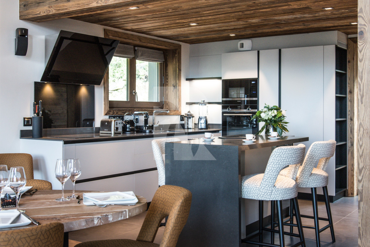 villa in Courchevel : Rent this brand new chalet in Courchevel 1850 close to the slopes, with a lovely spa. - Photo 3