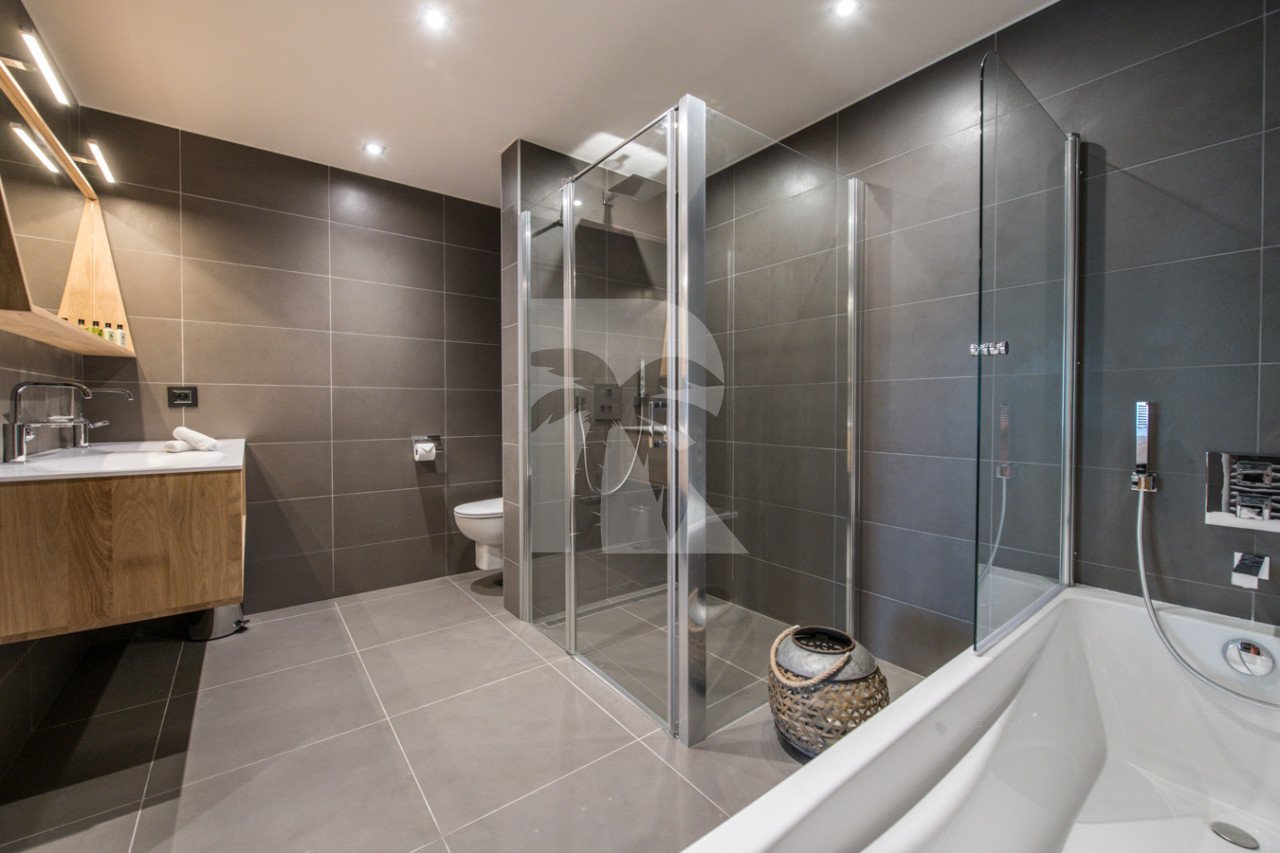 villa in Courchevel : Rent this brand new chalet in Courchevel 1850 close to the slopes, with a lovely spa. - Photo 12