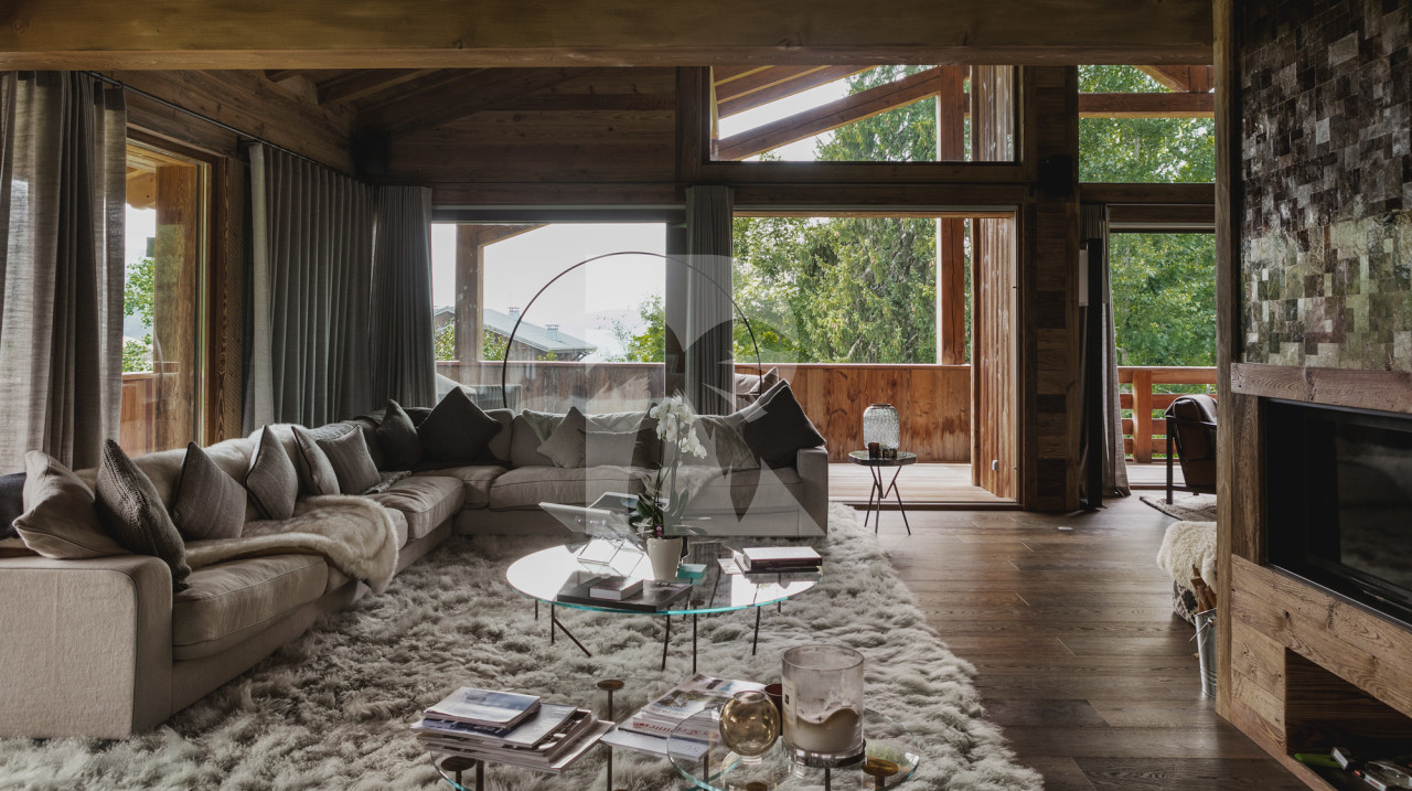 villa in Megève : Rent this fully staffed chalet over looking the stunning Mont d'Arbois in the heart of Megeve. - Photo 1