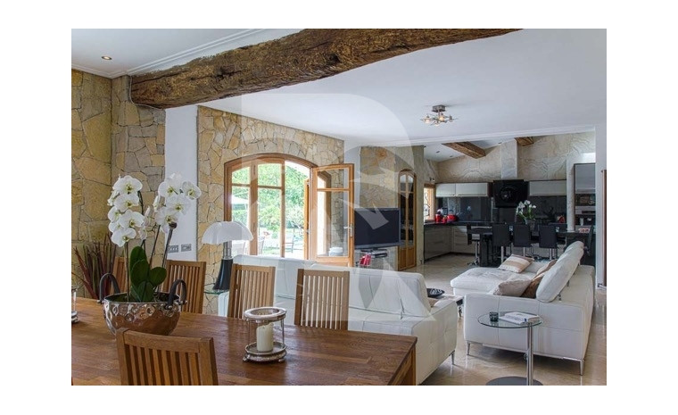villa in Châteauneuf-Grasse : Rent wonderful newly renovated villa with private tennis court - Photo 4