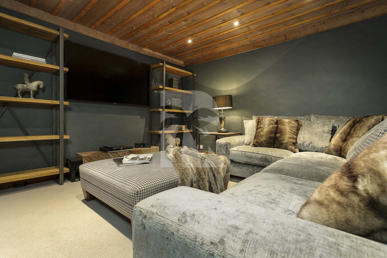 villa in Megève : Rent this luxurious 5 bedrooms chalet on the edge of Rochebrune, over-looking the stunning Mont Charvin. - Photo 6