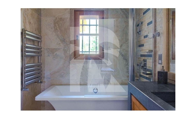 villa in Châteauneuf-Grasse : Rent wonderful newly renovated villa with private tennis court - Photo 9