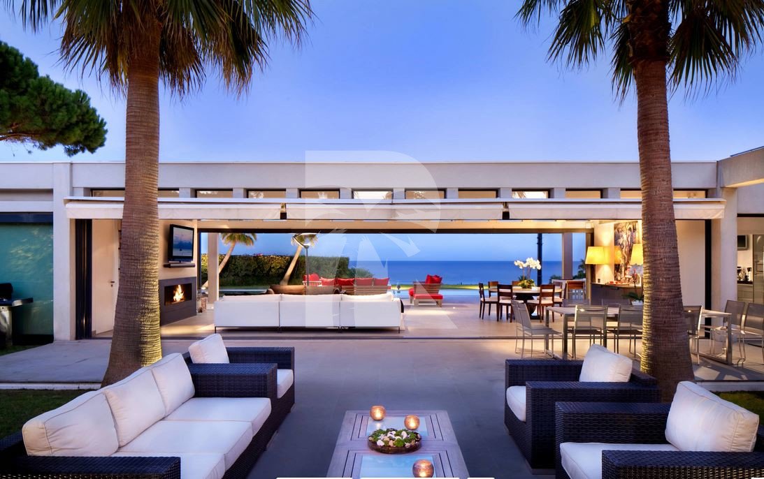 villa in St Tropez : Rent elegant contemporary style villa with stunning sea view  just 2 minutes from the beaches of Pampelonne in St Tropez - Photo 1