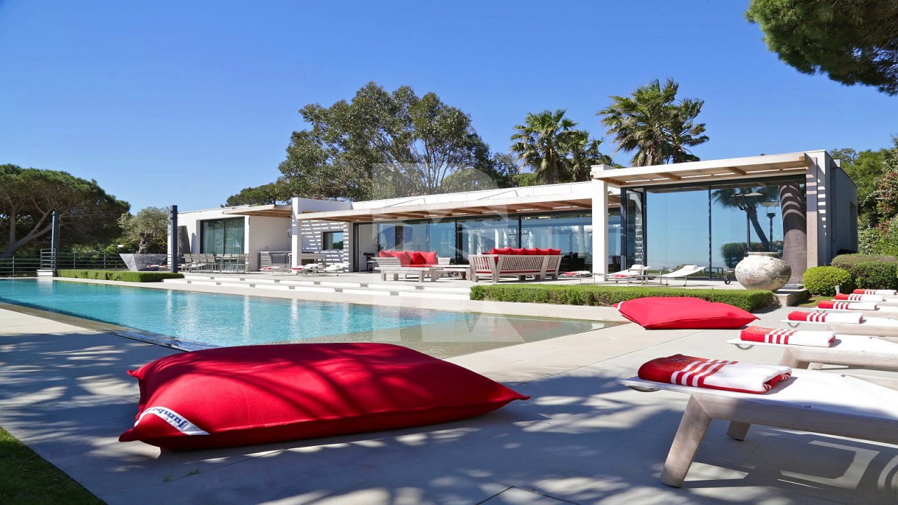 villa in St Tropez : Rent elegant contemporary style villa with stunning sea view  just 2 minutes from the beaches of Pampelonne in St Tropez - Photo 0