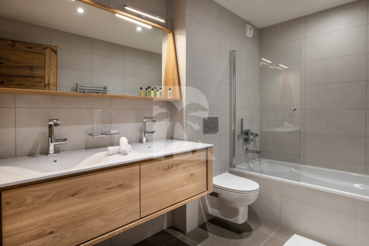 villa in Courchevel : Rent this brand new chalet in Courchevel 1850 close to the slopes, with a lovely spa. - Photo 10
