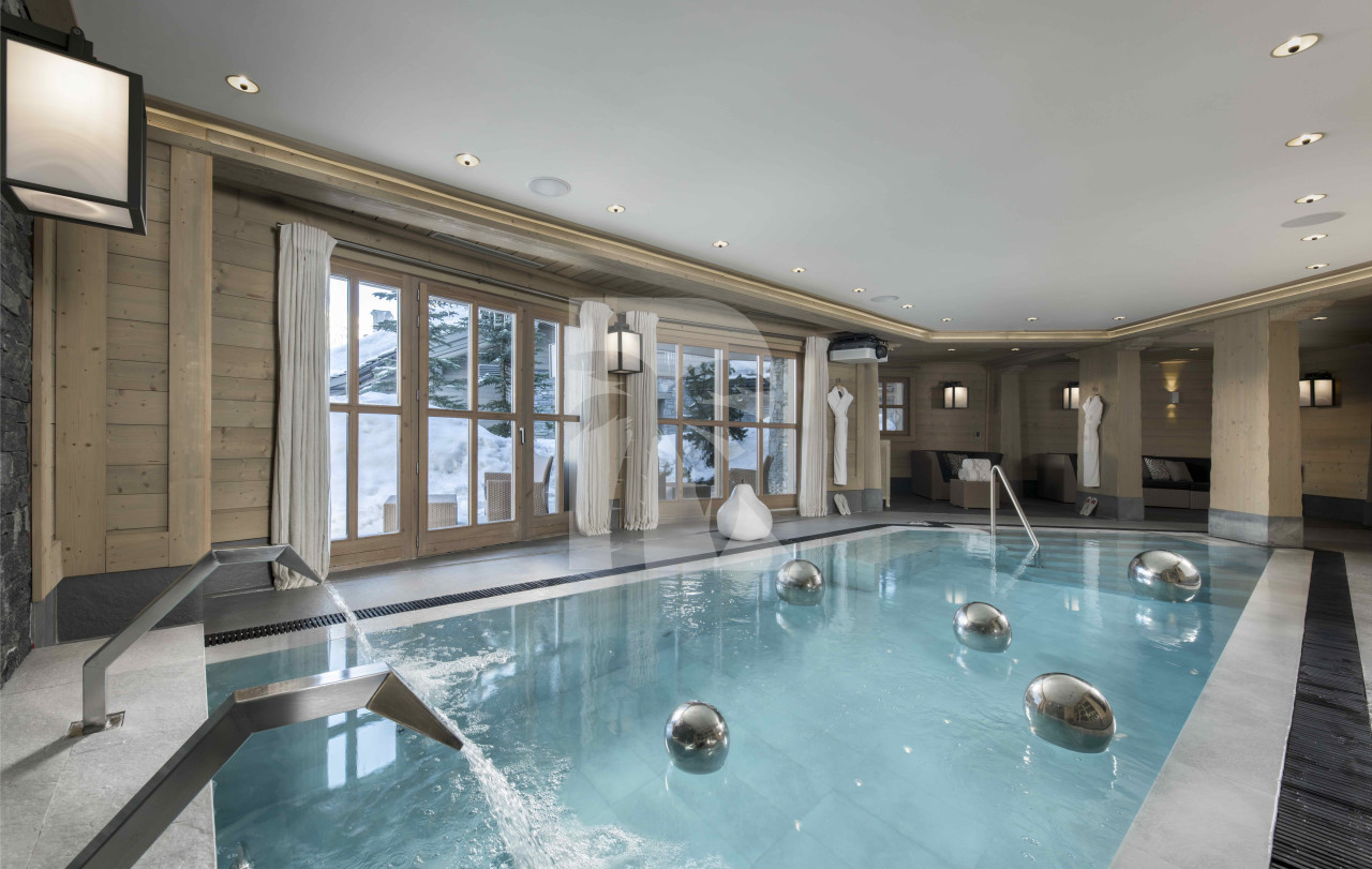 villa in Saint-Bon-Tarentaise : Rent this luxury and spacious chalet on the slopes in Courchevel 1850 - Photo 0