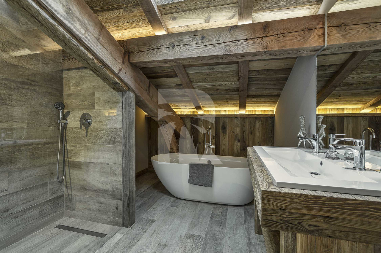 villa in Megève : Rent this luxurious 5 bedrooms chalet on the edge of Rochebrune, over-looking the stunning Mont Charvin. - Photo 10