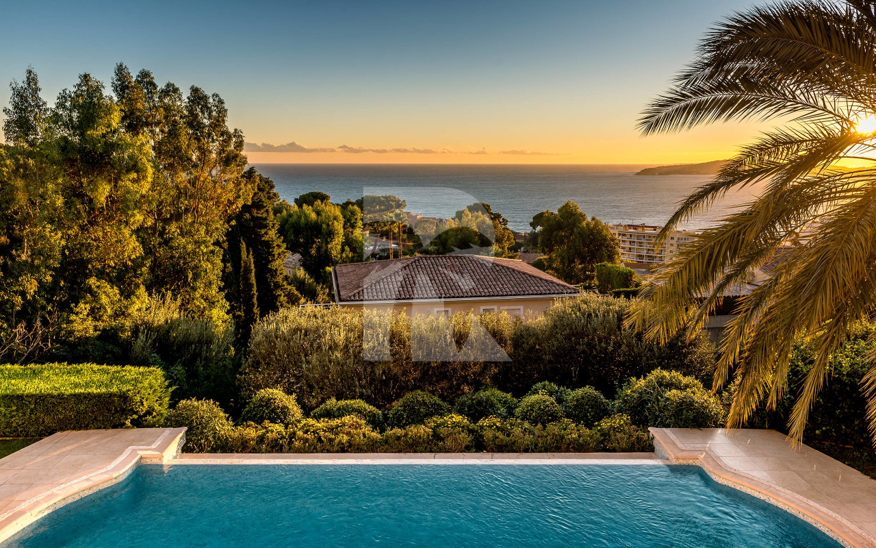 villa in Cap-d'Ail : Rent magnificent villa with a wonderful sea view close to Monaco - Photo 5