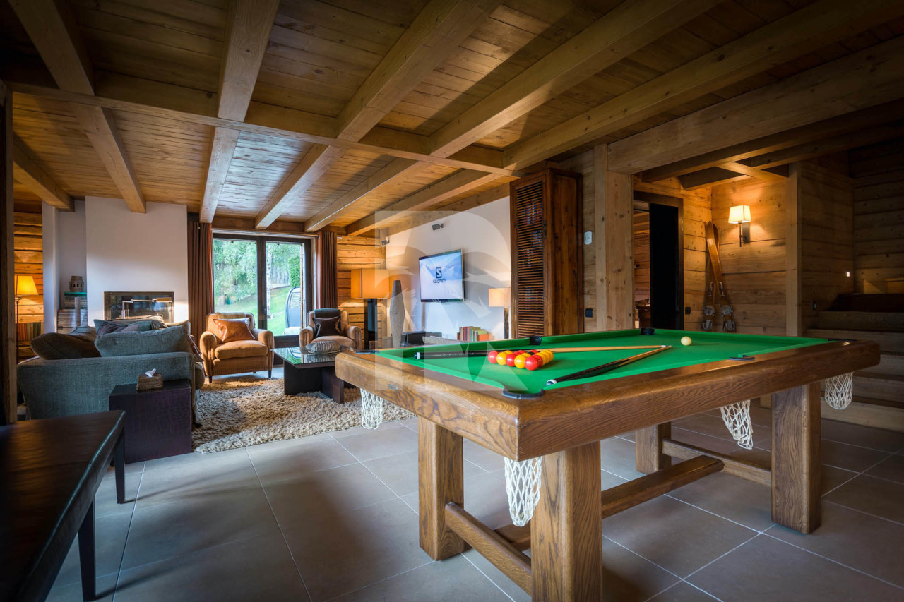 villa in Les Gets : Rent the most iconic Chalet in the Alps, located in the Chic Alpine resort of Les Gets. - Photo 3