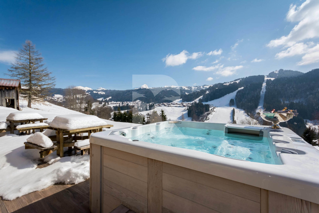 villa in Les Gets : Rent this one of the finest and  exquisitely renovated luxury alpine chalet with breathtaking views over the French ski resort of Les Gets and the ski slopes of the Portes du Soleil. - Photo 0