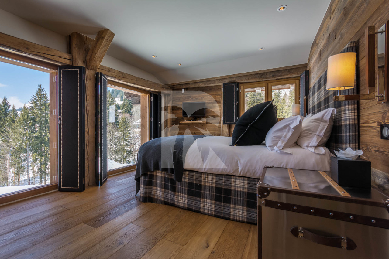 villa in Les Gets : Rent this one of the finest and  exquisitely renovated luxury alpine chalet with breathtaking views over the French ski resort of Les Gets and the ski slopes of the Portes du Soleil. - Photo 9