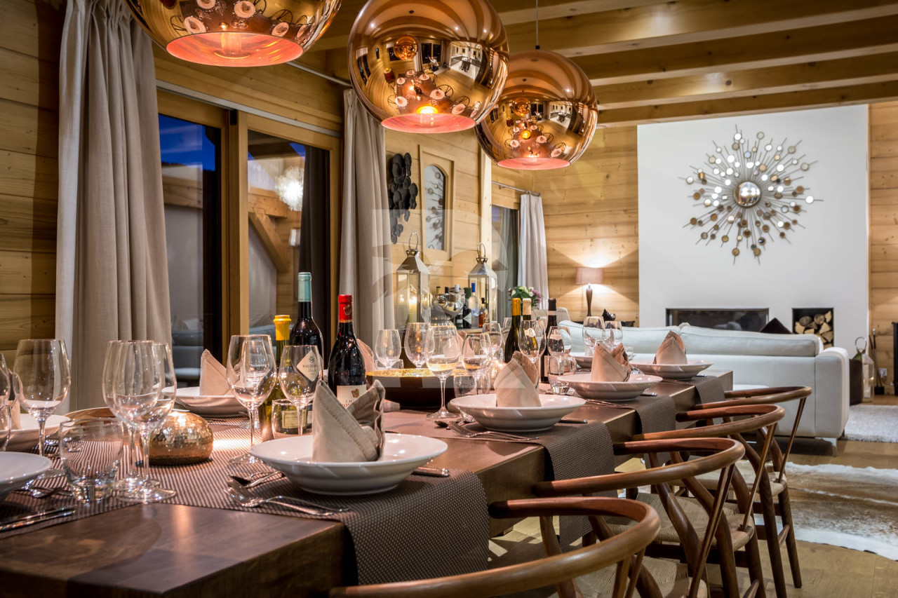villa in Montriond : Rent the most prestigious and privileged Chalet in Morzine with 5 bedrooms, sitting high on the sunny side of the town. - Photo 0