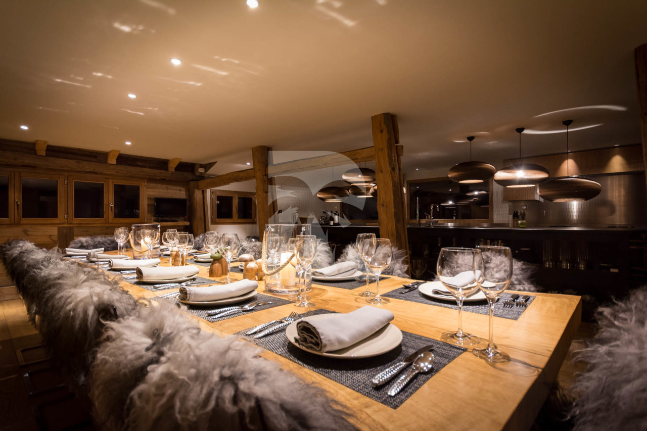 villa in Les Gets : Rent this one of the finest and  exquisitely renovated luxury alpine chalet with breathtaking views over the French ski resort of Les Gets and the ski slopes of the Portes du Soleil. - Photo 10