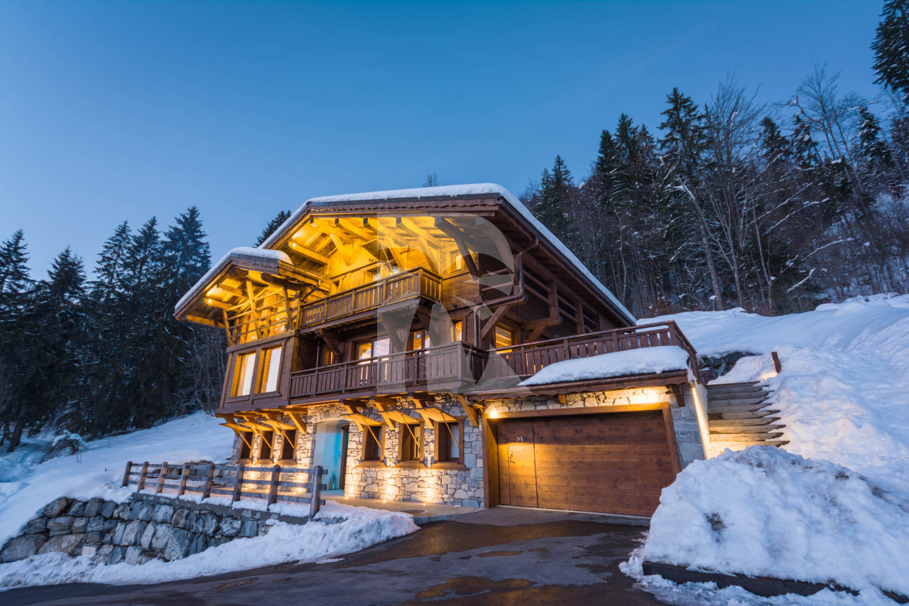 villa in Montriond : Rent the most prestigious and privileged Chalet in Morzine with 5 bedrooms, sitting high on the sunny side of the town. - Photo 5