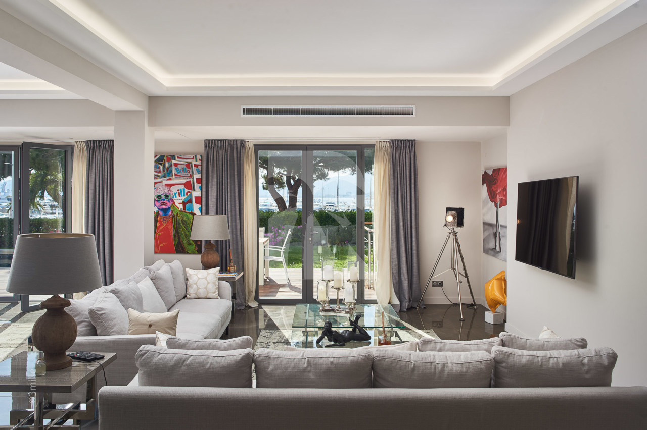 villa in Cannes : Rent this unique property located on the Famous Croisette within walking distance to all the amenities, restaurants, nightlife of Cannes - Photo 3