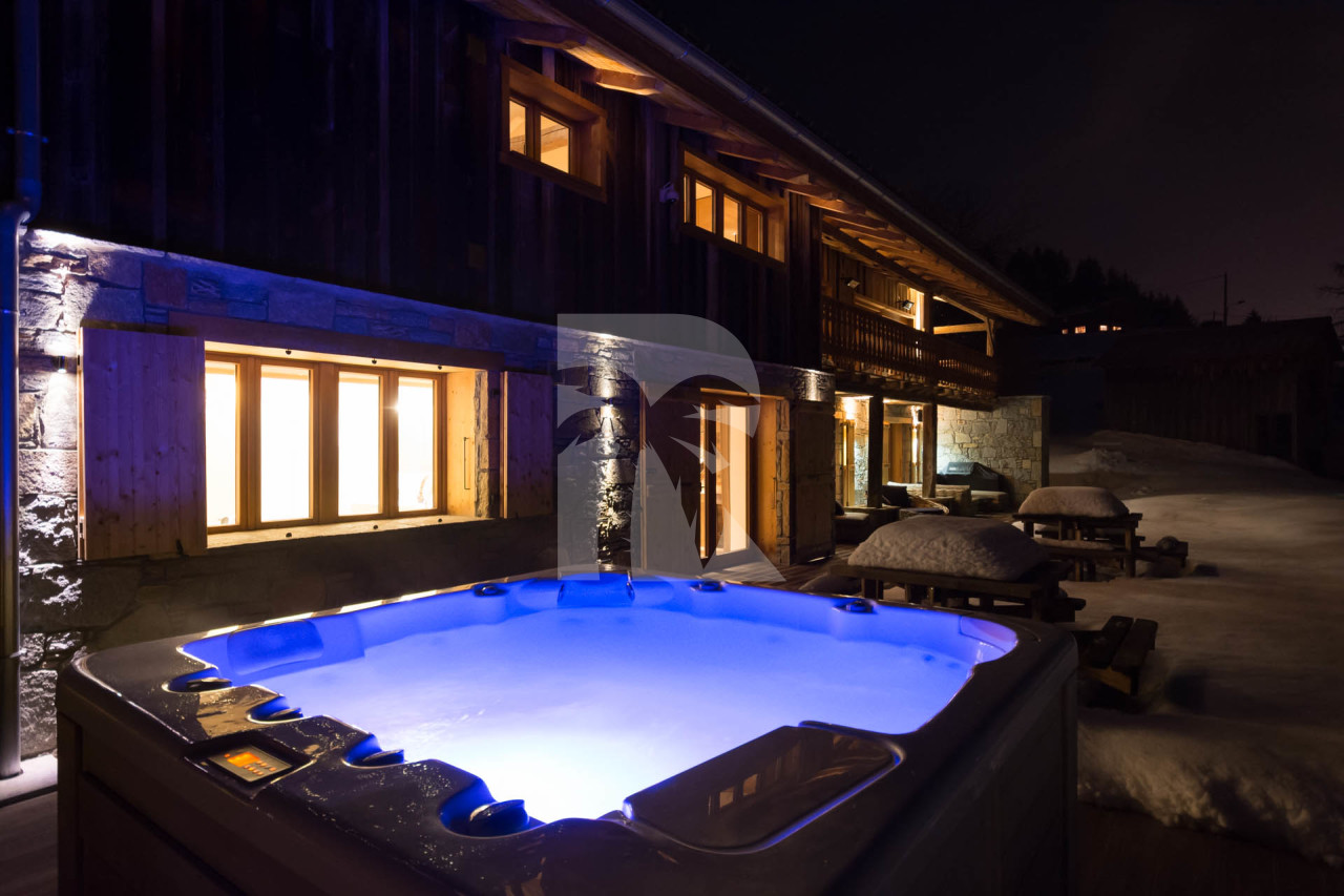 villa in Les Gets : Rent this one of the finest and  exquisitely renovated luxury alpine chalet with breathtaking views over the French ski resort of Les Gets and the ski slopes of the Portes du Soleil. - Photo 4
