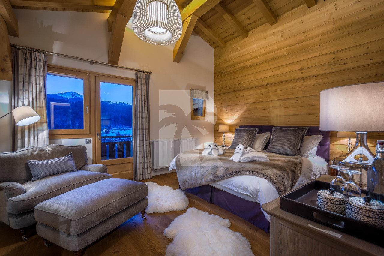 villa in Montriond : Rent the most prestigious and privileged Chalet in Morzine with 5 bedrooms, sitting high on the sunny side of the town. - Photo 3