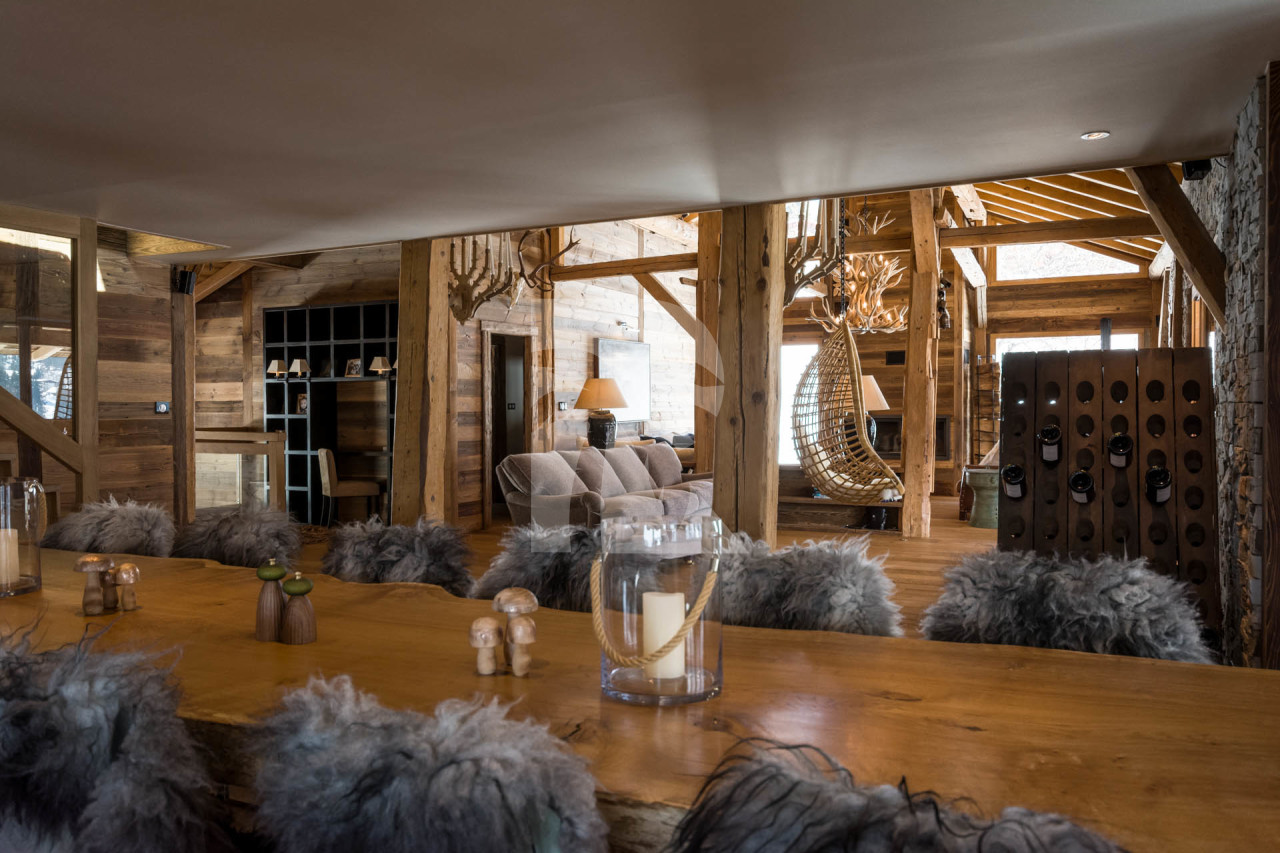 villa in Les Gets : Rent this one of the finest and  exquisitely renovated luxury alpine chalet with breathtaking views over the French ski resort of Les Gets and the ski slopes of the Portes du Soleil. - Photo 6