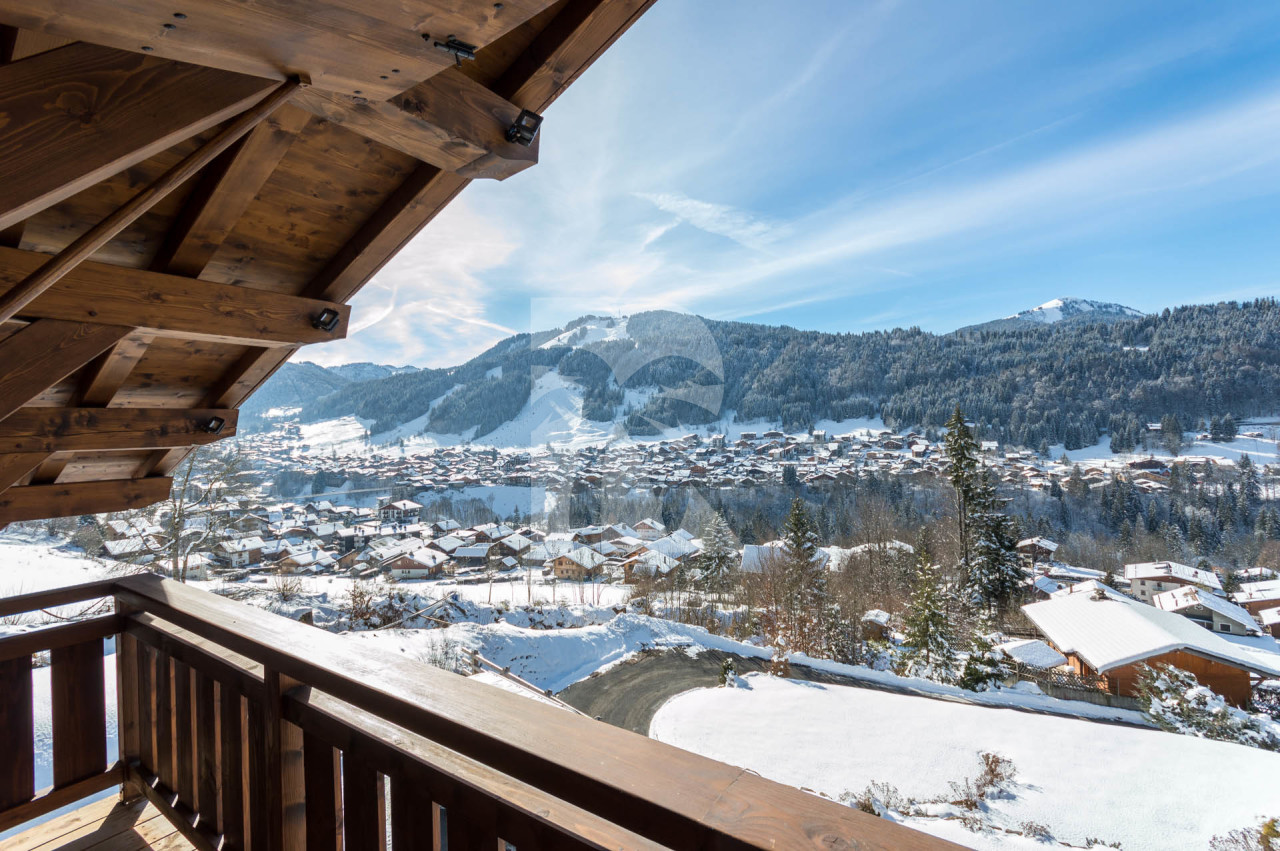 villa in Montriond : Rent the most prestigious and privileged Chalet in Morzine with 5 bedrooms, sitting high on the sunny side of the town. - Photo 1