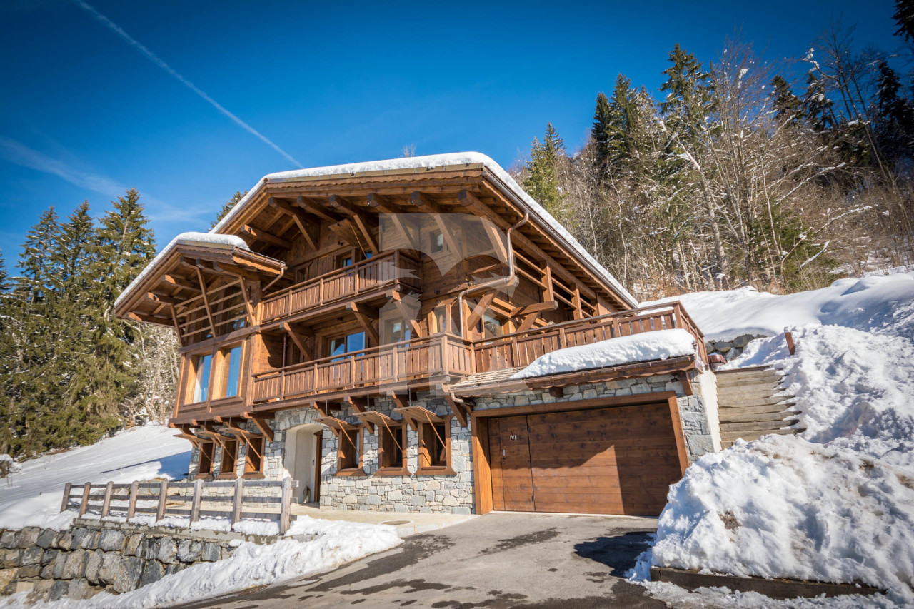 villa in Montriond : Rent the most prestigious and privileged Chalet in Morzine with 5 bedrooms, sitting high on the sunny side of the town. - Photo 8
