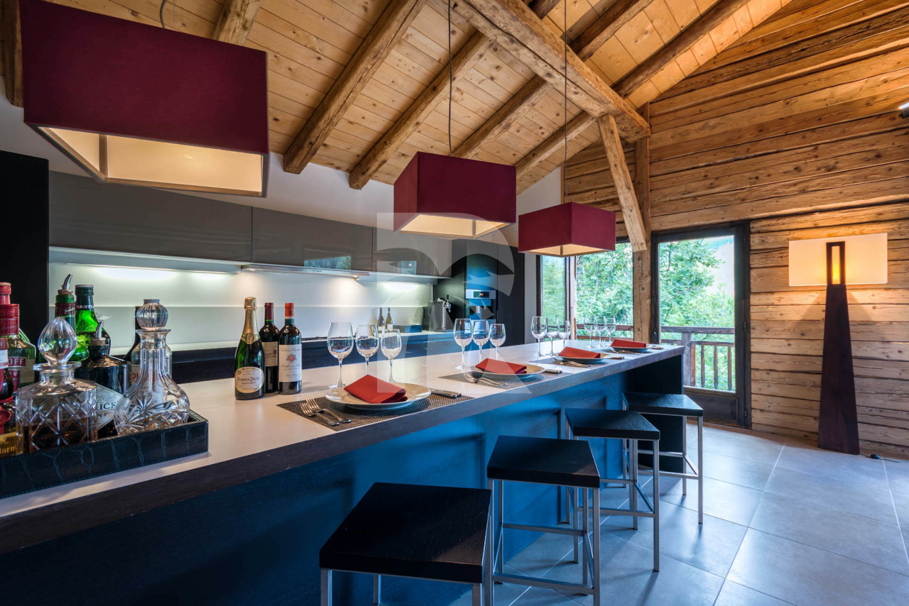 villa in Les Gets : Rent the most iconic Chalet in the Alps, located in the Chic Alpine resort of Les Gets. - Photo 2