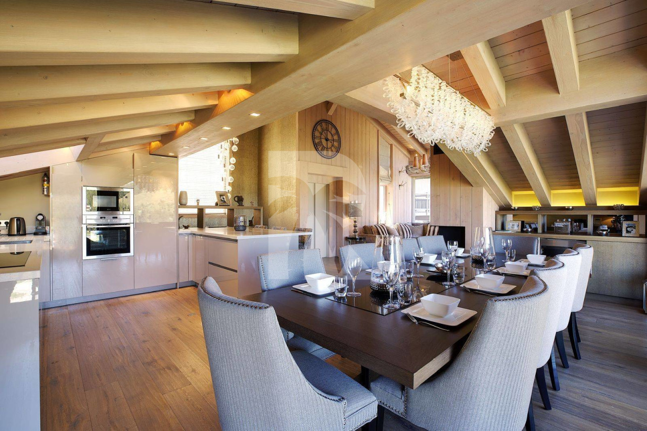 villa in Courchevel : Rent this 4 bedroom chalet in a well-known quiet place in Courchevel Moriond. - Photo 3