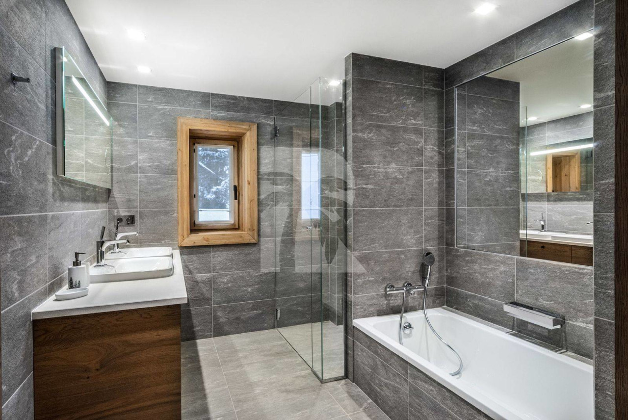villa in Courchevel : Rent this contemporary and traditional chalet in Courchevel Village for 14 guests. - Photo 9