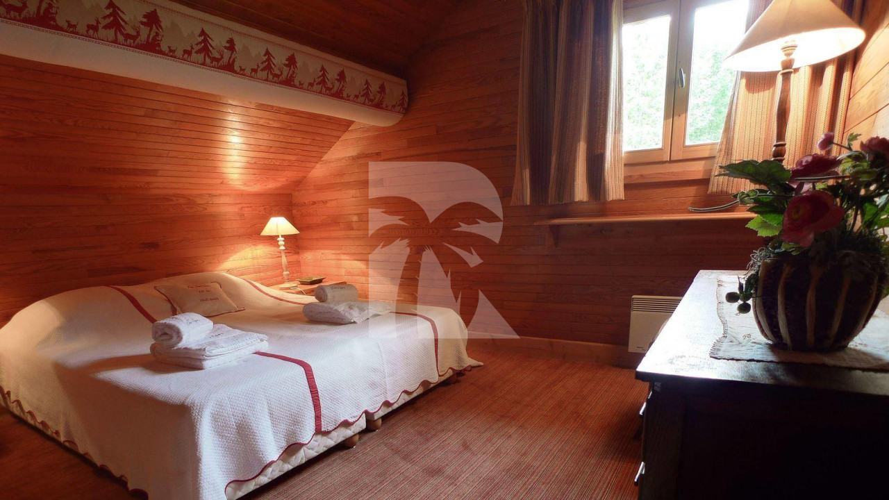 villa in Meribel : Rent this traditional chalet on the slopes for 12 guests in Méribel Le Raffort. - Photo 6