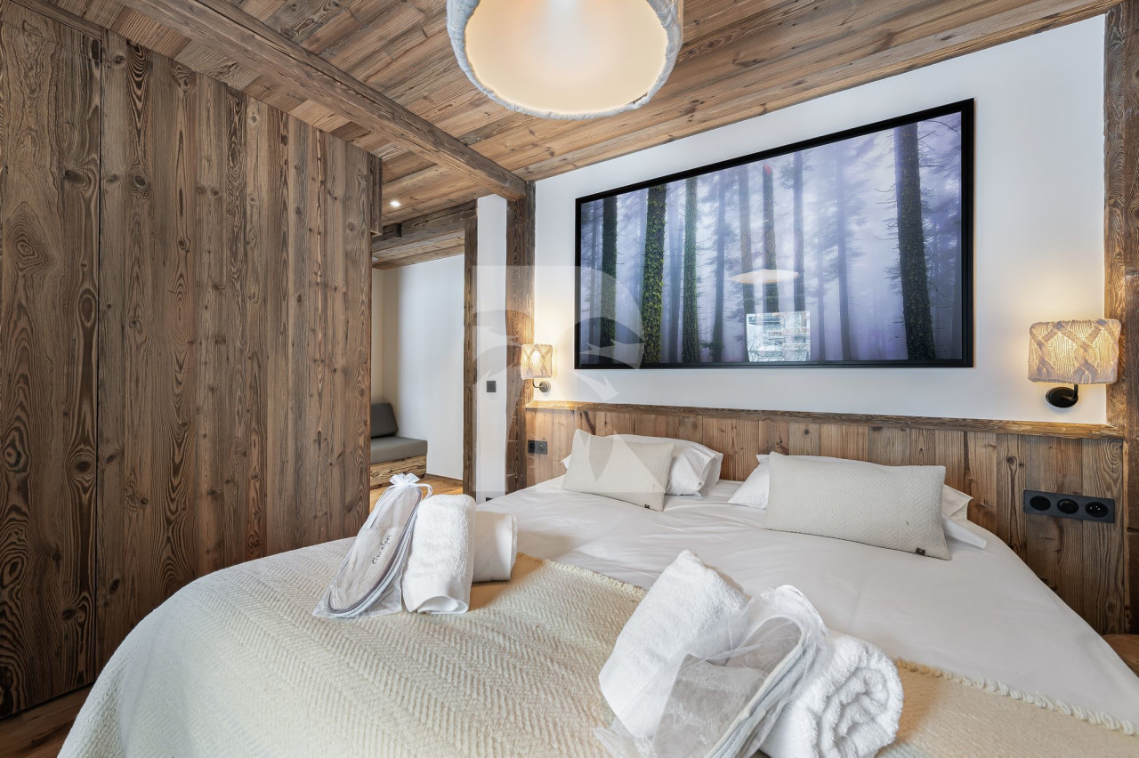 villa in Val d'Isere : Rent this 4 bedrooms chalet located in 'Le Fornet' with a sauna and jacuzzi. - Photo 6