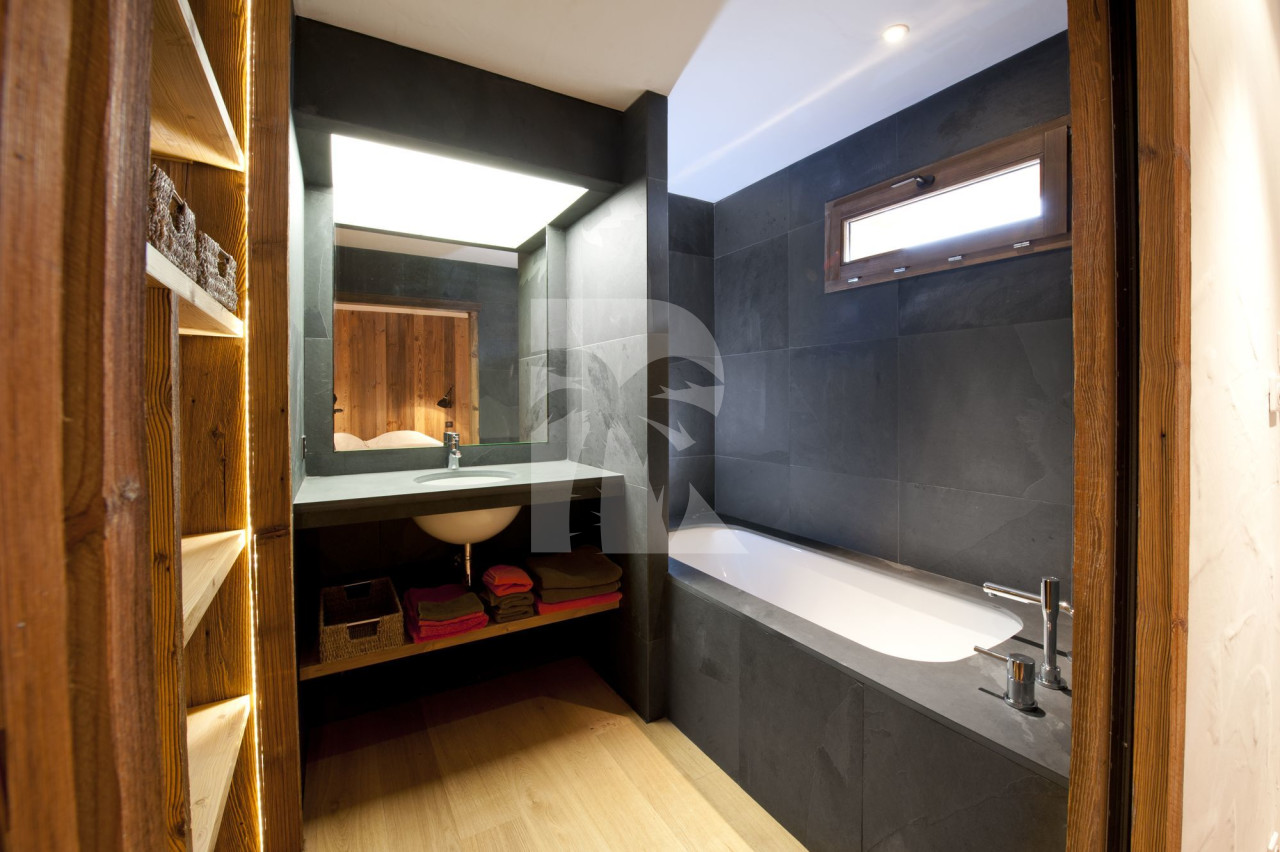 villa in Meribel : Rent this family Chalet for 10 guests in Musillon. - Photo 4